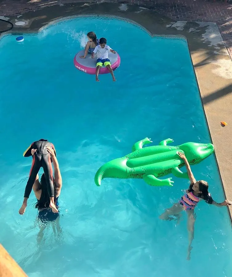 Home With Sweeping Views, Pool & Yard هونولولو بيت للعطل