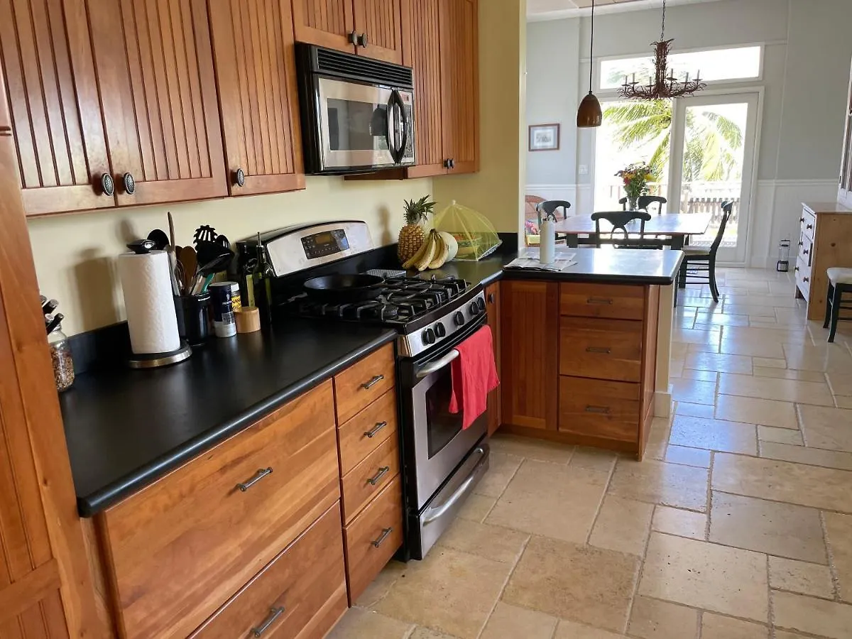 Home With Sweeping Views, Pool & Yard هونولولو